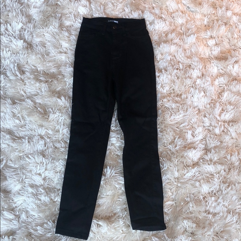 FashionNova black high rise skinny jeans